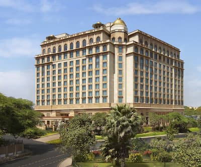 https://imgcld.yatra.com/ytimages/image/upload/t_hotel_yatra_city_desktop/v1405423971/Domestic Hotels/Hotels_New Delhi/The Leela Palace New Delhi/Overview.jpg